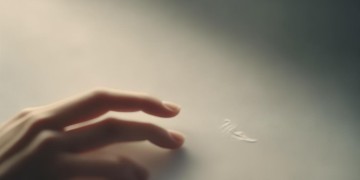 轻轻扇自己耳光究竟是哪首歌？