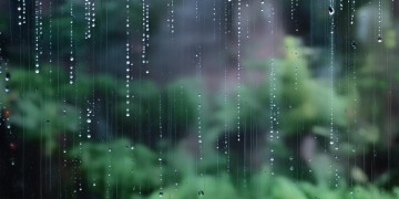 窗外下雨滴滴答答是哪首歌？
