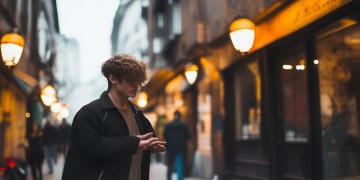 街头小哥翻唱的英文歌究竟叫什么？