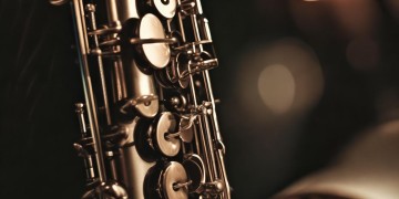 杨坤用萨克斯演奏的原唱歌曲究竟是哪首？