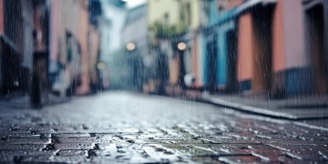 最美的雨中散步究竟是哪首歌？